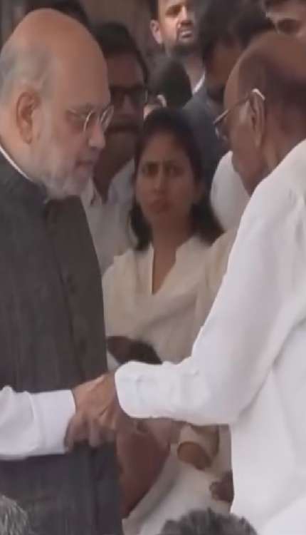 Ajit Pawar के अंतिम संस्कार में शामिल हुए Amit Shah, की Sharad Pawar से मुलाकात