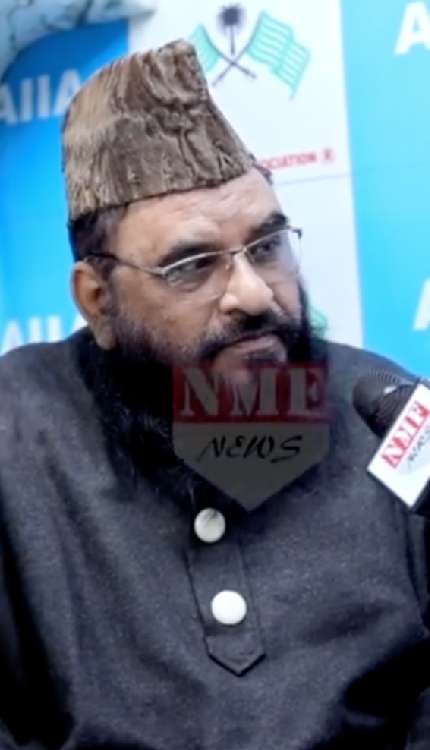 लव जिहाद करने वालों को चप्पल से मारे हिंदू लड़की ! मौलाना को सुनिये