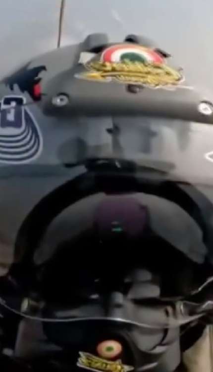 राफेल जेट्स कर्तव्य पथ पर ‘विजय’ फॉर्मेशन में उड़ान भरते हुए