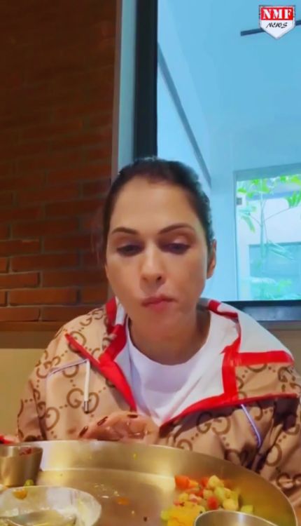 ईशा कोप्पिकर ने चखा गुजराती थाली का स्वाद, Viral हुआ Video