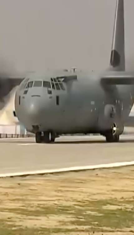 PM Modi के विमान की इमरजेंसी लैंडिंग!