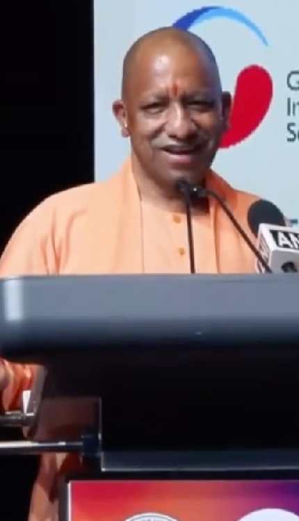 Singapore में दिखा Yogi का सनातनी रूप- लगाया हर हर महादेव और जय श्रीराम का नारा