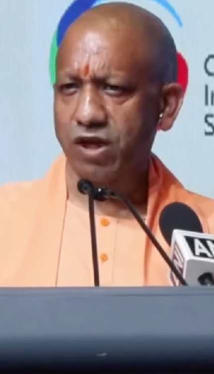 ‘अब बेटियां डरती नहीं नाइट शिफ्ट में भी नौकरी करती हैं’… Yogi ने Singapore में दिखाई कानून की ताकत!