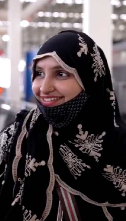 METRO चली तो बुर्के वाली महिलाएं अपने अपने शौहर को मायके लेकर निकल पड़ीं ! बोलीं- अब आसान हो गया रास्ता!