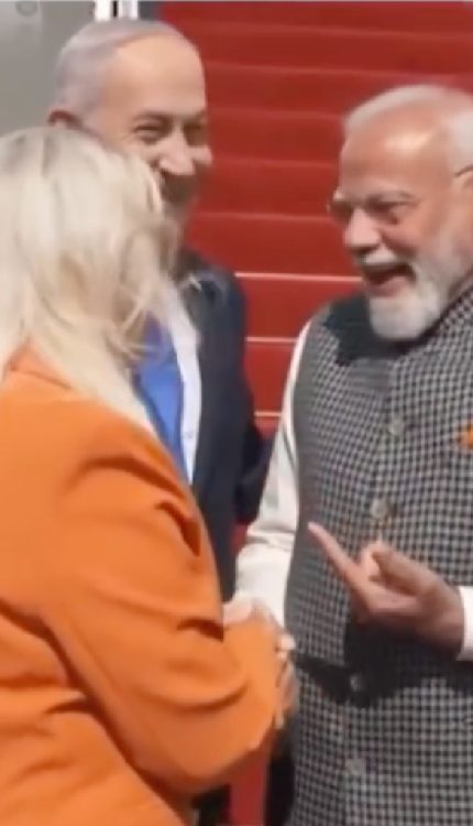 PM Modi का स्वागत करने भगवा अंदाज़ में पहुंचीं Netanyahu की पत्नी, वीडियो हुआ वायरल