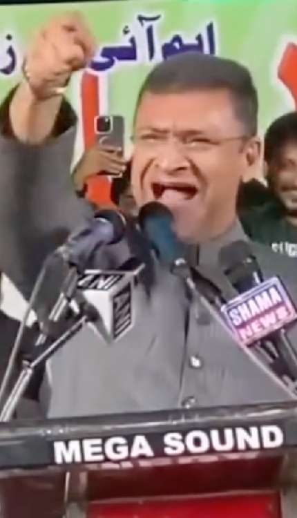 अकबरुद्दीन ओवैसी का बड़ा बयान “यूपी आ रहा हूँ मिस्टर योगी, तैयार हो जाओ…"