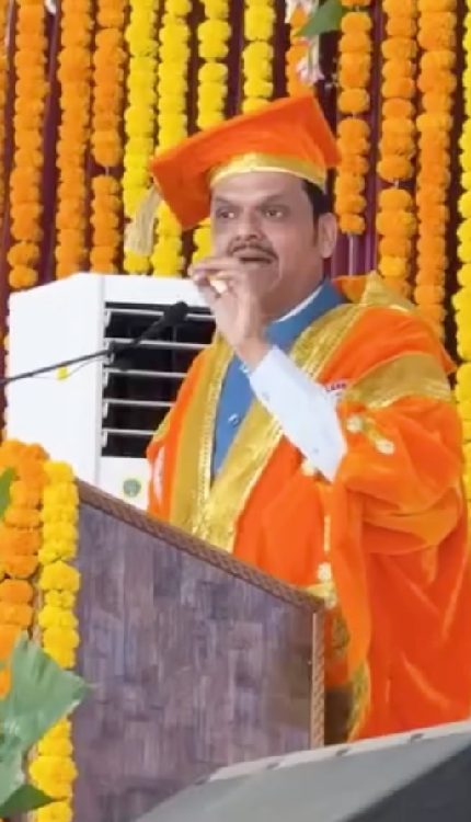 महाराष्ट्र के मुख्यमंत्री को DOCTOR OF SCIENCE की मानद उपाधि देकर सम्मानित किया गया।