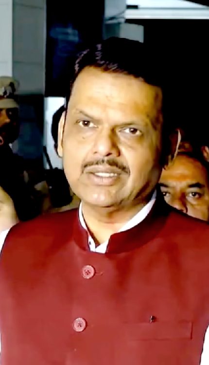 CM Fadnavis ने मिडिल ईस्ट में फंसे महाराष्ट्र के लोगों के लिए किया बड़ा ऐलान!