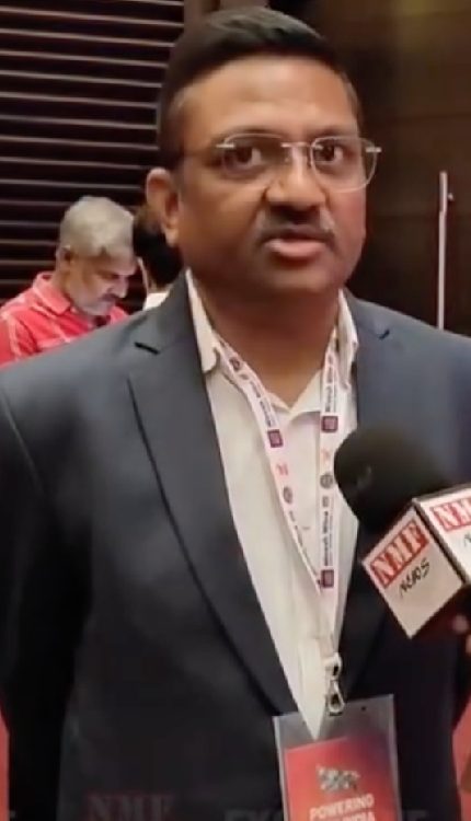 UP के निवेश मित्र 3.0 कार्यक्रम में आए उद्योगपति की Yogi के लिए दीवानगी देखिये