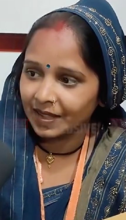 योगी सरकार ने होली के खास मौके पर सब्सिडी वाले सिलेंडर का तोहफा दिया तो जरा एक महिला की खुशी देखिये