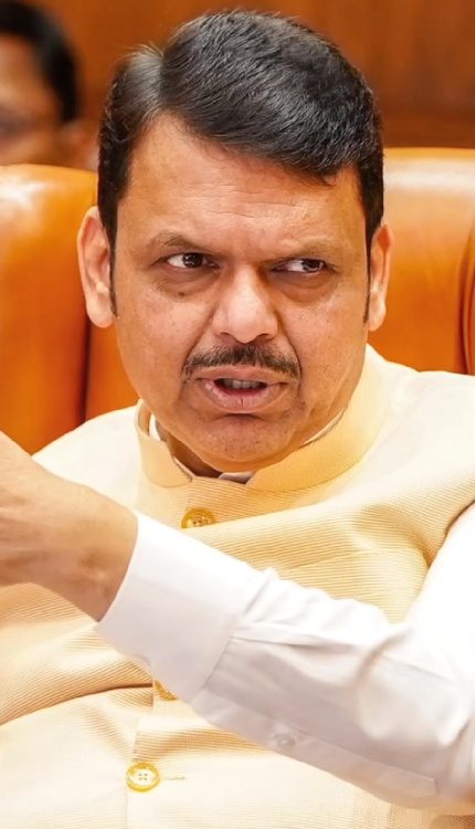 मुंबई के समंदर पर दौड़ेगी 'वॉटर मेट्रो’, CM Fadnavis ने फाइलों से निकालकर जमीन पर उतारा प्रोजेक्ट