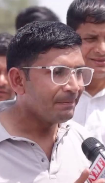 ‘बहन-बेटी छेड़ोगे तो लगेगी गोली’… दहाड़ते युवाओं ने तो ‘बाबा के बुलडोजर’ की ताकत बता दी!