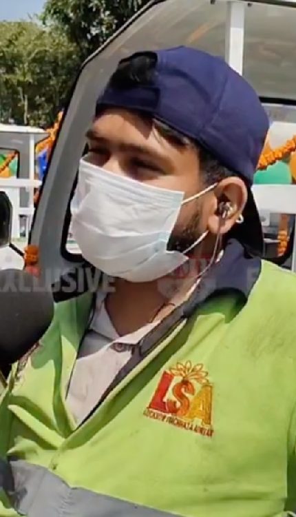 ‘अखिलेश राज में बोरा लेकर जाते थे अब गाड़ी है’… सफाईकर्मी ने बताया Yogi ही क्यों जीतेंगे ?