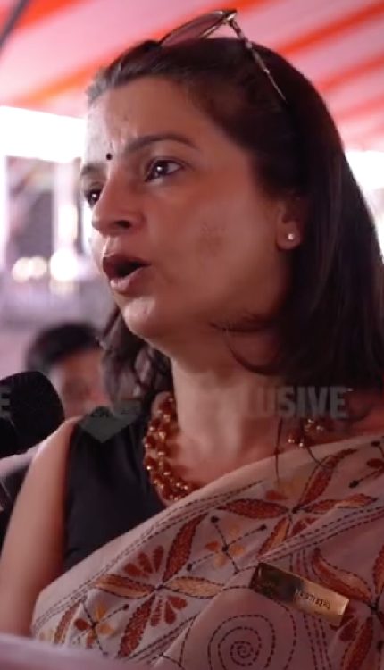 दिल्ली–देहरादून एक्सप्रेसवे के उद्घाटन कार्यक्रम के दौरान महिला ने बता दिए उसके फायदे..