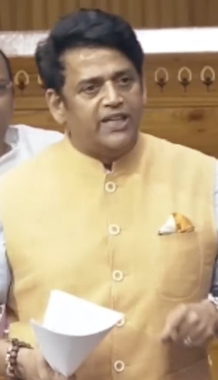 ‘मेरी तीन बिटिया हैं’… Ravi Kishan भावुक होकर बोल रहे थे और सांसद ठहाके लगा रहे थे !