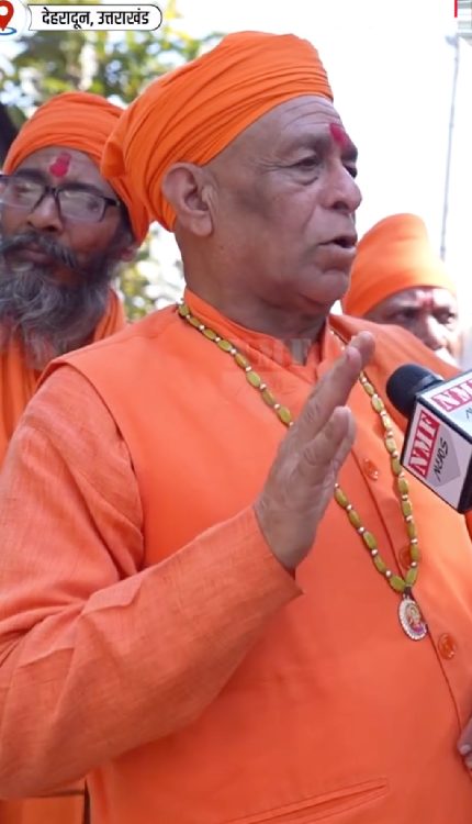 एक साधु ने CM Dhami से मांगा ऐसा वचन, हर सनातनी को होगा गर्व !