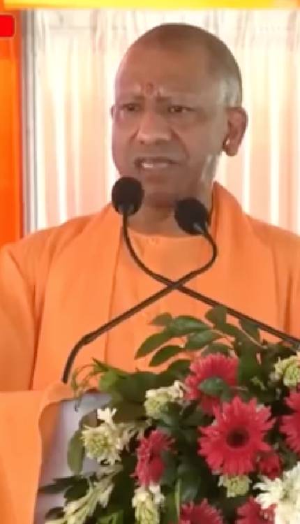 ‘त्योहारों में खलल डाला तो भविष्य स्वाहा हो जाएगा’… Yogi ने गुंडे, बदमाशों को दी चेतावनी !