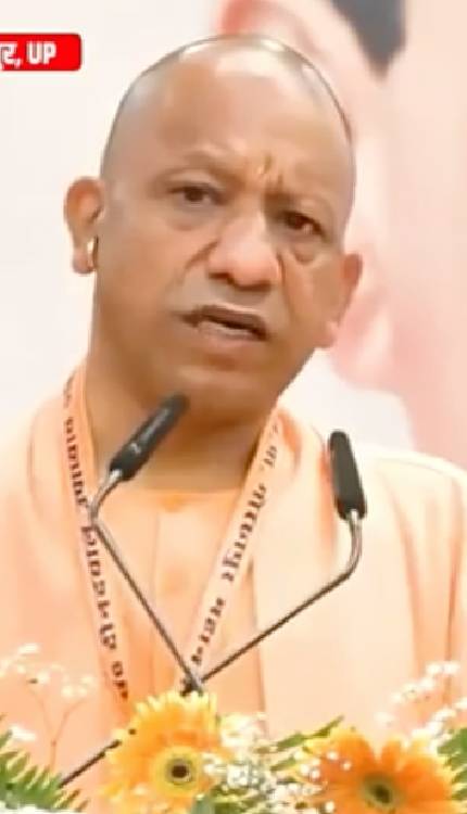 ‘दुश्मन से आंख मिलाने का सामर्थ्य’… CM Yogi ने विरोधियों को दिया जवाब !