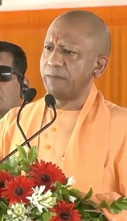 "तनिक भी लज्जा होती तो अपने कार्यकाल को उठाकर देख लो!" मंच से योगी का बड़ा हमला