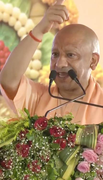 ‘उपद्रवियों से कायदे से निपटती’… Yogi का दिखा रौद्र रूप, गुंडों को खूब ललकारा!