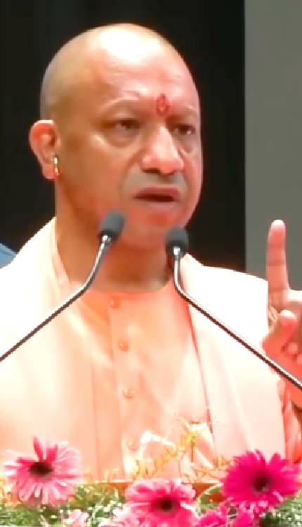 सपा-कांग्रेस पर भड़के Yogi ने CAA विरोधी बवाल की क्यों दिलाई याद