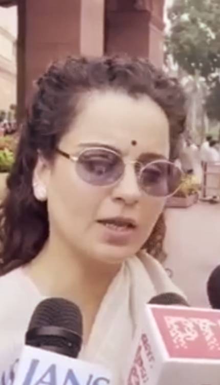 कॉकरोच जनता पार्टी पर भड़कीं सांसद कंगना रनौत बोलीं- इतना ही है तो चुनाव लड़ लो!
