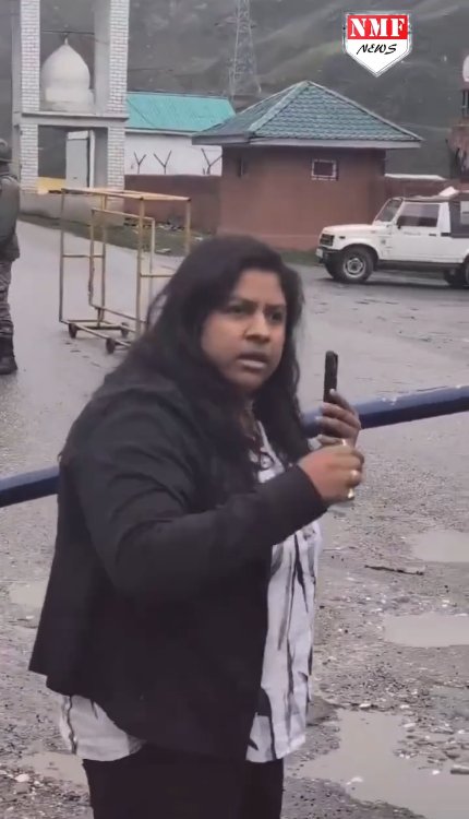 क्या इस लड़की ने भारतीय सेना को खरीद लिया है?