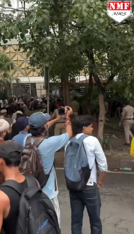 कॉकरोचों को दिल्ली पुलिस ने जमकर तोड़ा, देखिये वीडियो!