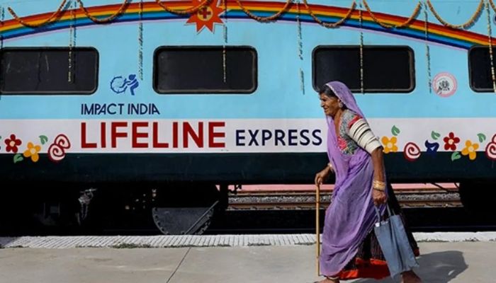 अब आपकी जान बचाएगी चलती फिरती पटरी पर दौड़ती Train Ambulance, जानें क्या क्या मिलेगी सुविधा
