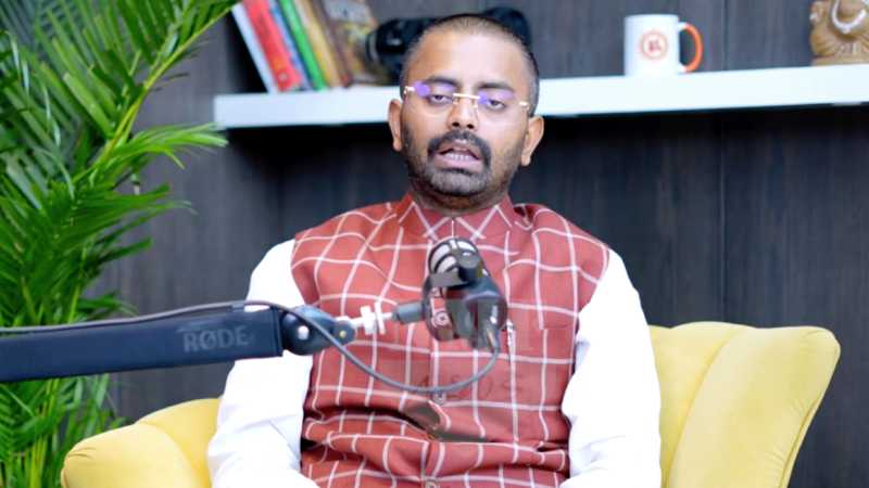 लालू के परिवार में दो फाड़ ! तेजस्वी को गधा और बरसाती मेंढक बता Rohit Singh ने धो डाला!