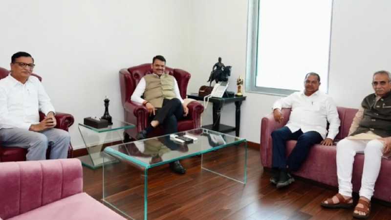 अचानक कांग्रेस नेताओं ने की CM फडणवीस से मुलाकात!