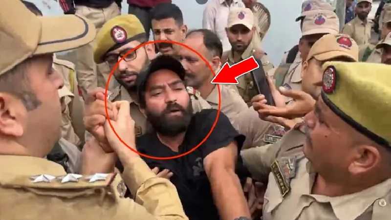 J&K में AAP विधायक को धक्के मारकर ले गई पुलिस, PSA लगाकर घाटी में मचाया बवाल!