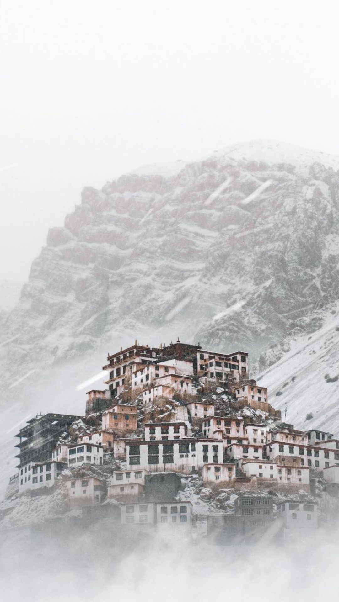 पर्यटकों की पसंदीदा जगह -हर साल लाखों लोग यहां की संस्कृति, व्यंजन और प्राकृतिक सौंदर्य का आनंद लेने आते हैं.यहां का शांत वातावरण और रोमांचक स्थल पर्यटकों को मंत्रमुग्ध कर देते हैं.