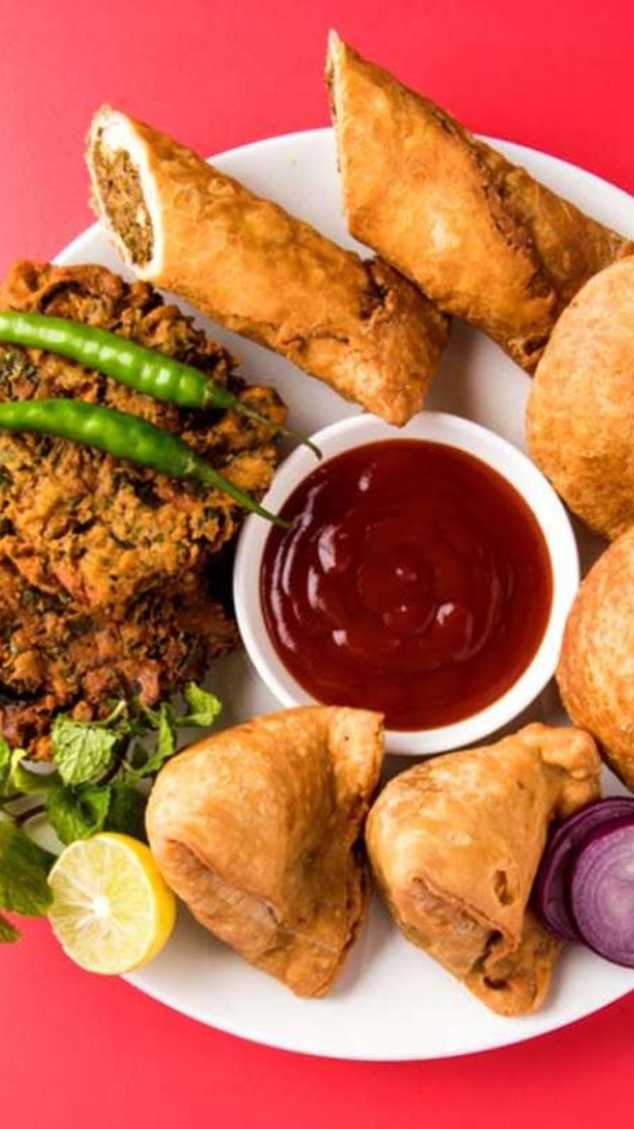 बरसात की हर शाम को खास बनाएं इन 7 देसी स्नैक्स के साथ – स्वाद, सुकून और यादें सब एक साथ..