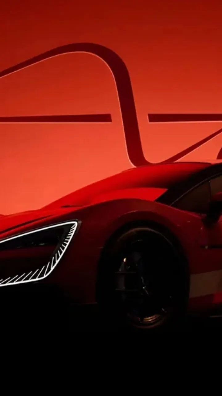 दुनिया की सबसे तेज कार, 496 mph की रफ्तार से हिलाकर रख देगी, जानें इसके कमाल के फीचर्स और रिकॉर्ड्स