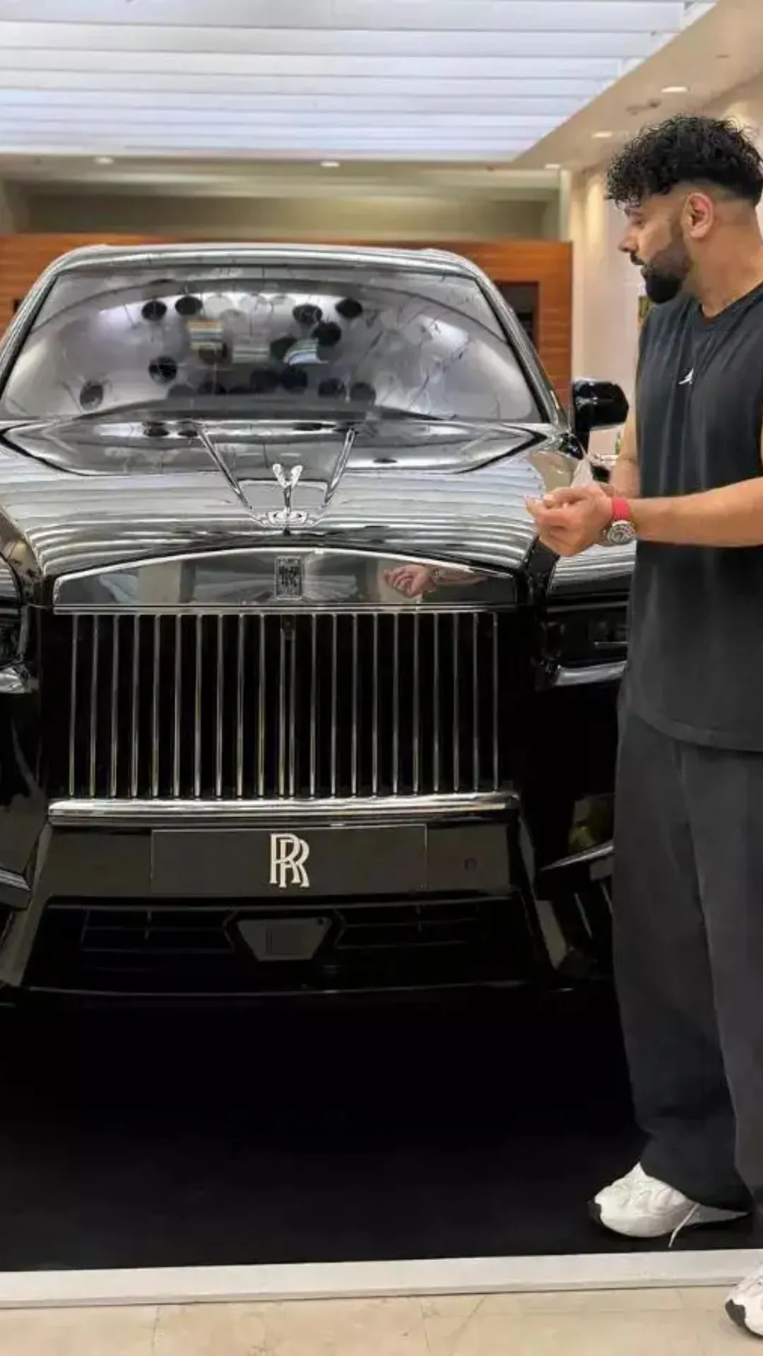 Badshah बने Rolls Royce Cullinan के मालिक – 0 से 100 km/h सिर्फ 5 सेकंड में पकड़ती है स्पीड
