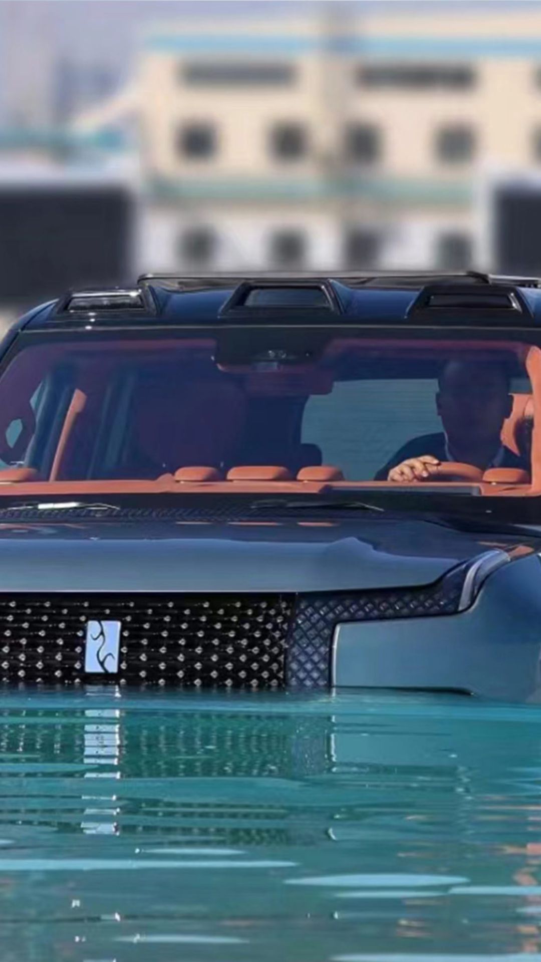 पानी में तैरने वाली लग्ज़री SUV, जानिए चीन में कहाँ हुई लॉन्च और क्या हैं फीचर्स