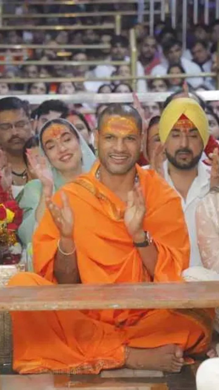 शिखर धवन पहुंचे महाकाल की शरण, बोले- बाबा का आशीर्वाद सब पर बरसे!