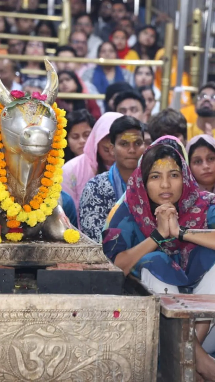 भारतीय महिला क्रिकेट टीम का महाकाल दर्शन : वर्ल्ड कप के लिए आशीर्वाद