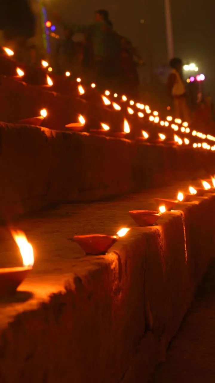 Kartik Purnima 2025: इन चीजों की खरीददारी से दूर होगी हर समस्या, देवों का मिलेगा आशीर्वाद!