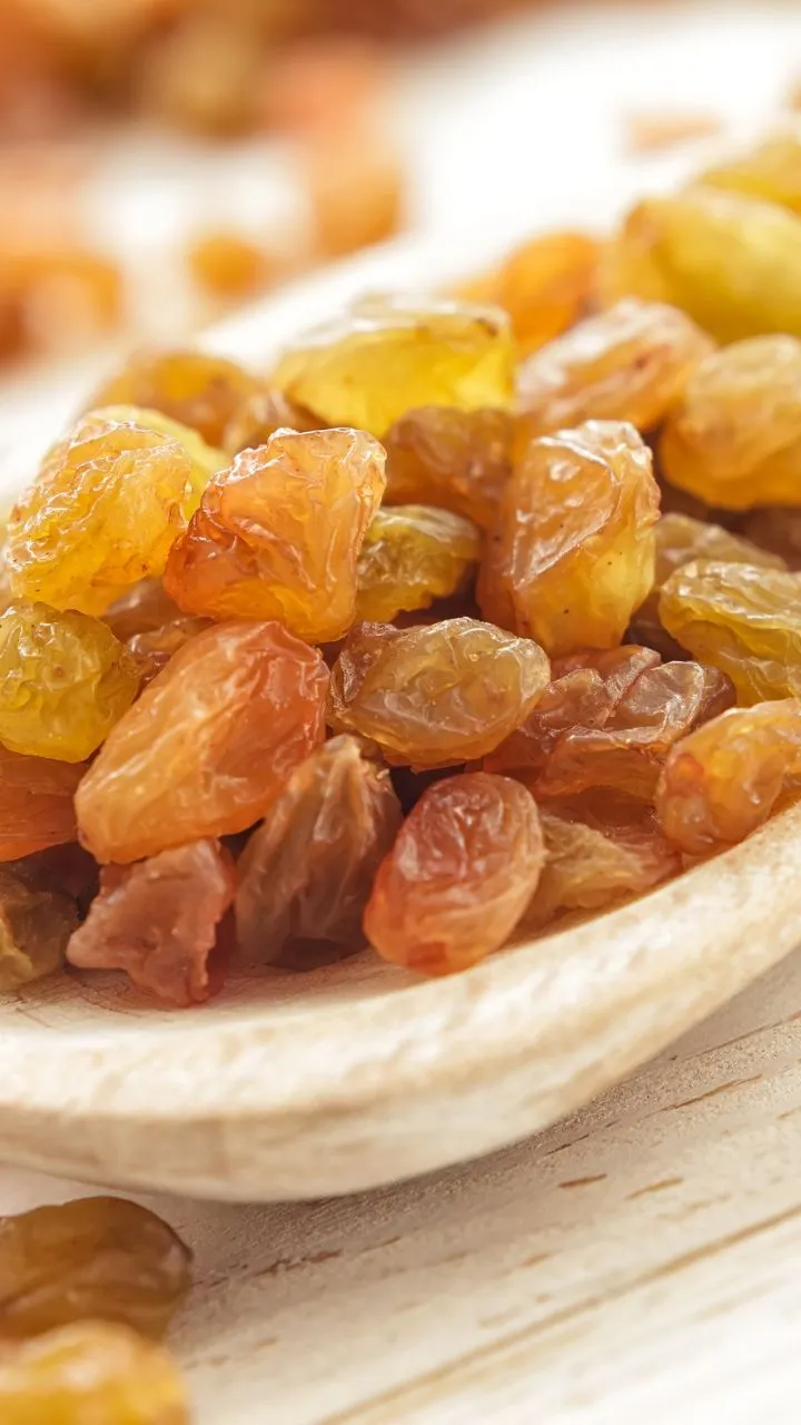 किशमिश: शरीर की बड़ी समस्याओं का छोटा-सा हल, जानें फायदे