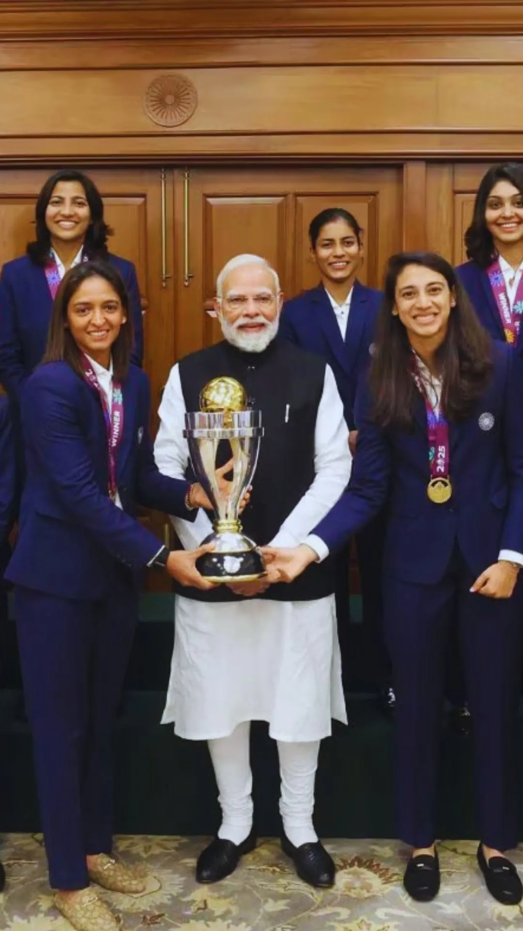 PM Modi से मिली वर्ल्ड चैंपियन भारतीय महिला टीम, ख़ास टीमों से PM की शानदार मुलाकातें