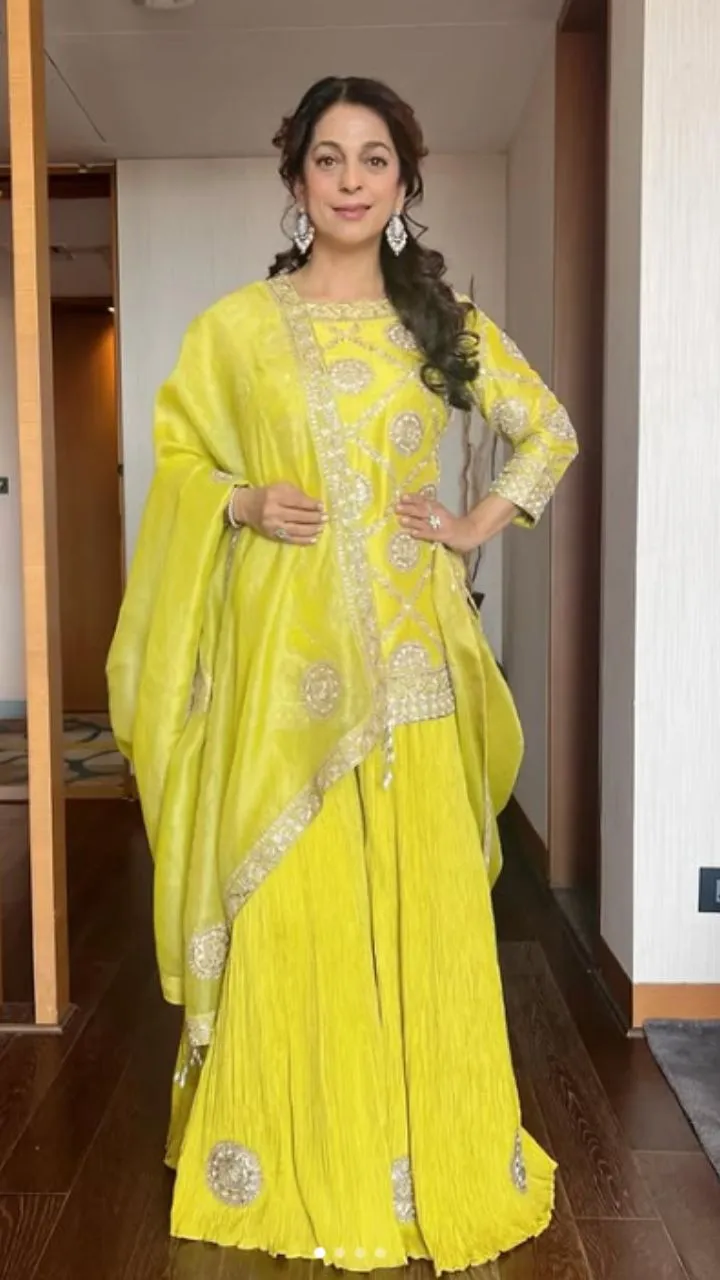 जूही चावला ने इन 5 फिल्मों को ठुकराकर ख़ुद के पैरों पर मारी कुल्हाड़ी, 4 तो करिश्मा की झोली में गिरीं