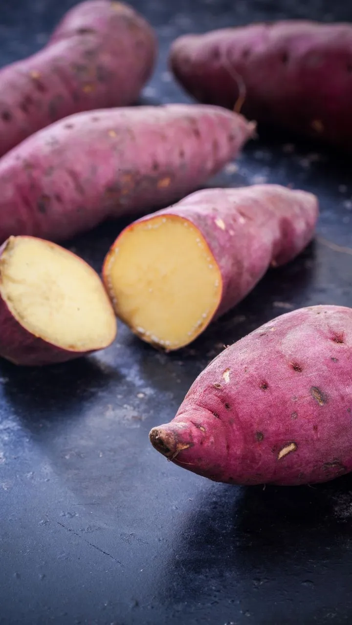 वजन घटाने से लेकर दिल को फिट रखने तक, जानें शकरकंद खाने के 8 बड़े फायदे