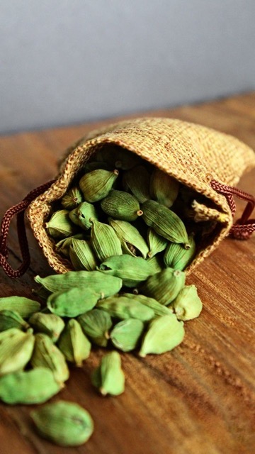 सर्दी-जुकाम से लेकर पाचन तक, जानें इलायची से जुड़े 11 बड़े फायदे