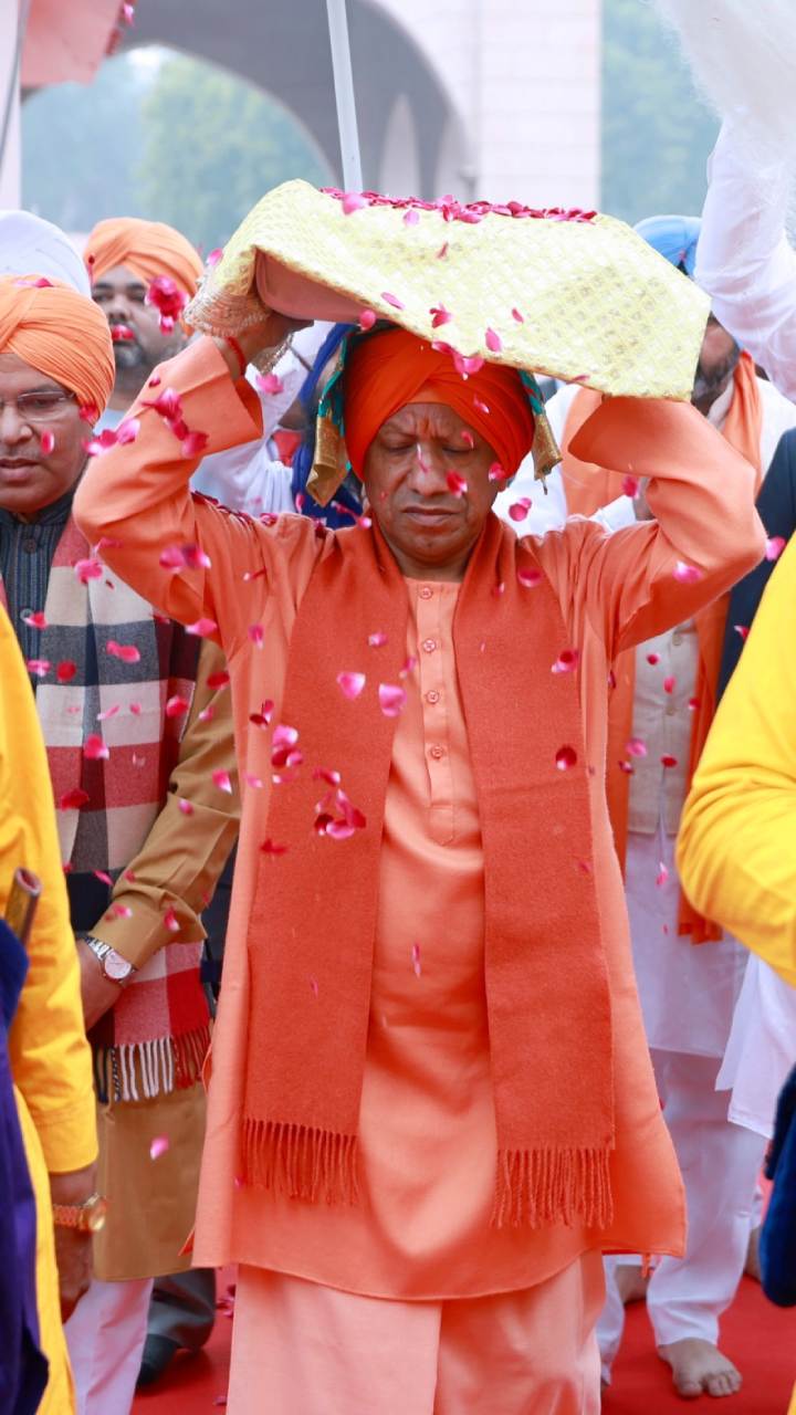 वीर बाल दिवस एवं साहिब श्री गुरु तेग बहादुर जी के 350वें शहीदी वर्ष पर कीर्तन समागम में शामिल हुए CM योगी