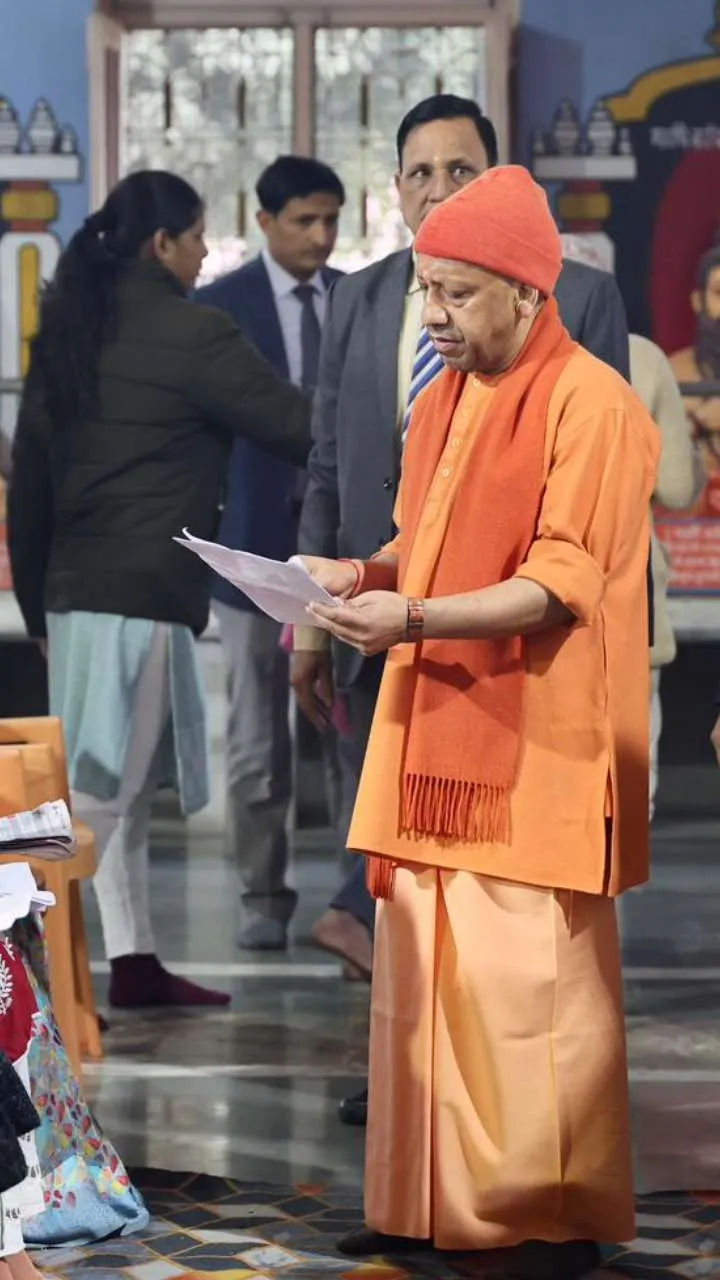 जनता दर्शन में मुख्यमंत्री ने सुनीं 150 लोगों की समस्याएं