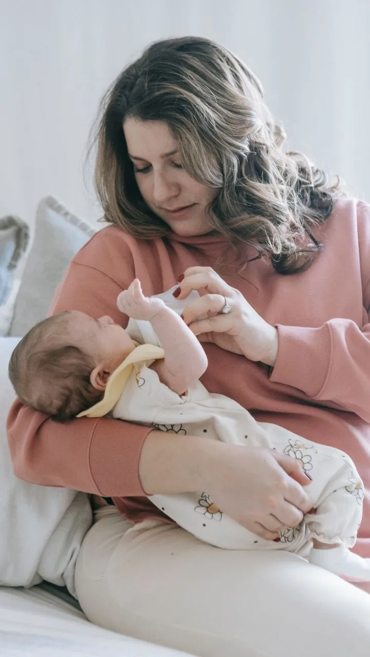 डिलिवरी के बाद मां करे इन 7 चीजों का सेवन, कमजोरी और थकान से मिलेगा छुटकारा