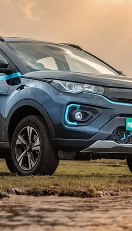 EV खरीदने का प्लान? Tata, Hyundai समेत इन कंपनियों की इलेक्ट्रिक कारें हुई सस्ती