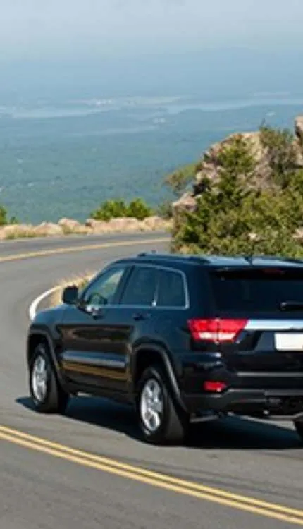 गर्मी में कार बन सकती है मुसीबत! इन जरूरी चीजों को न करें नजरअंदाज